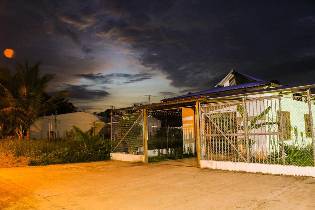 Hotel Utüane Leticia Bagian luar foto